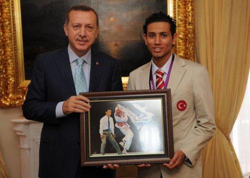 Erdoğan madalya kazanan sporcuları kabul etti 