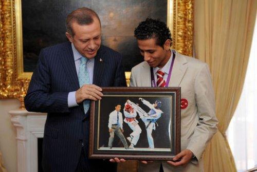 Erdoğan madalya kazanan sporcuları kabul etti 