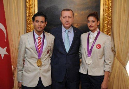 Erdoğan madalya kazanan sporcuları kabul etti 