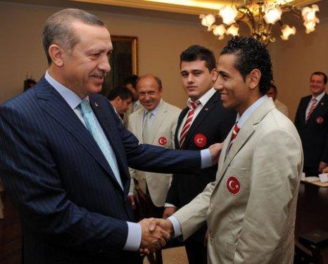 Erdoğan madalya kazanan sporcuları kabul etti 
