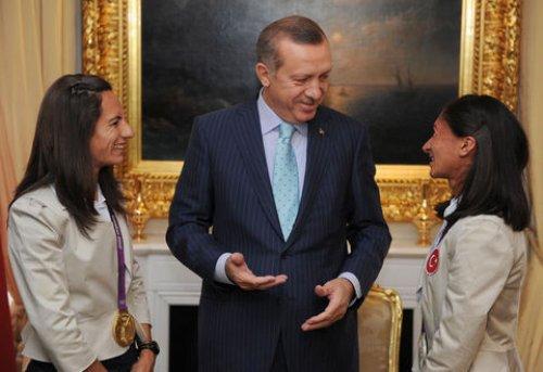 Erdoğan madalya kazanan sporcuları kabul etti 