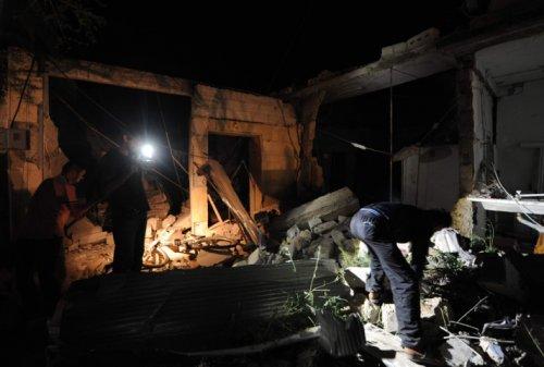 Azaz'a hava saldırısı: 80 ölü