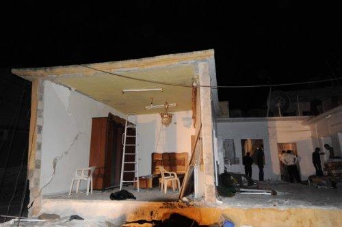 Azaz'a hava saldırısı: 80 ölü