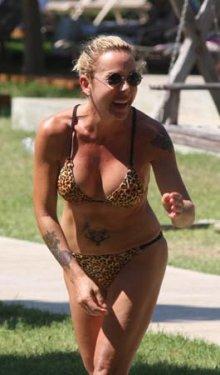 Billur Kalkavan genç kızlara taş çıkarttı