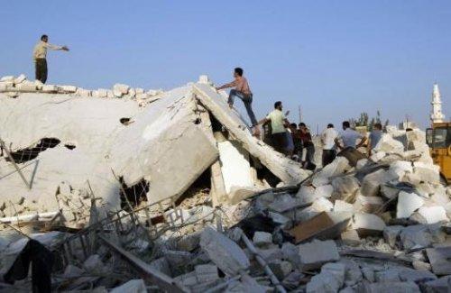 Azaz'a hava saldırısı: 80 ölü