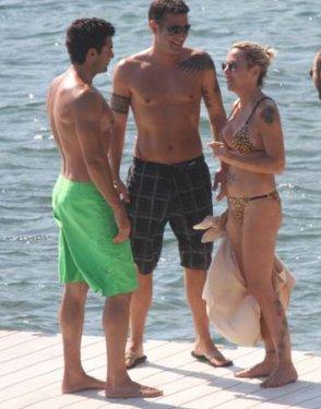 Billur Kalkavan genç kızlara taş çıkarttı