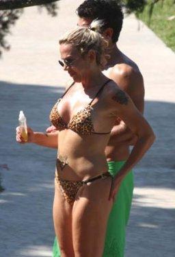 Billur Kalkavan genç kızlara taş çıkarttı