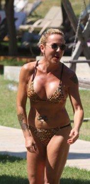 Billur Kalkavan genç kızlara taş çıkarttı