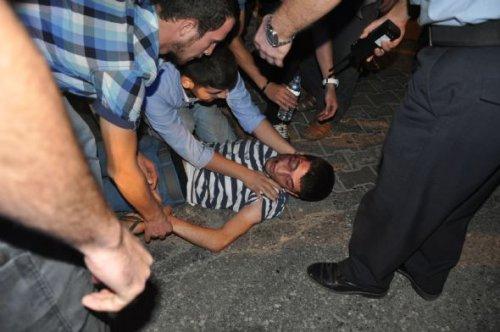 Talihsiz gencin üzerinden iki kere araba geçti