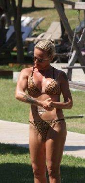 Billur Kalkavan genç kızlara taş çıkarttı