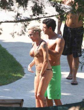 Billur Kalkavan genç kızlara taş çıkarttı