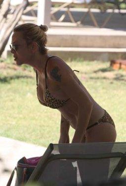 Billur Kalkavan genç kızlara taş çıkarttı