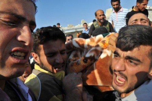 Azaz'a hava saldırısı: 80 ölü