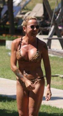 Billur Kalkavan genç kızlara taş çıkarttı