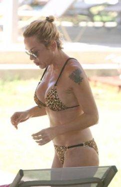 Billur Kalkavan genç kızlara taş çıkarttı