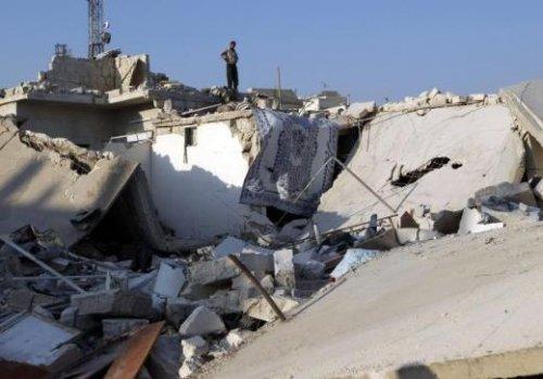 Azaz'a hava saldırısı: 80 ölü