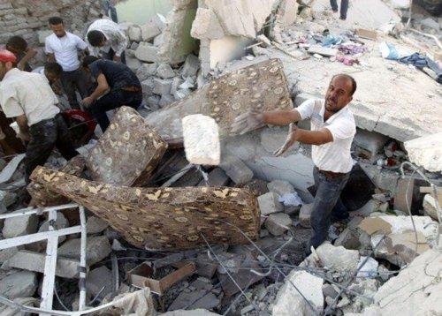 Azaz'a hava saldırısı: 80 ölü