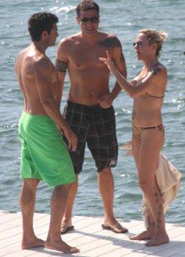 Billur Kalkavan genç kızlara taş çıkarttı