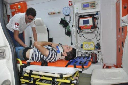 Talihsiz gencin üzerinden iki kere araba geçti