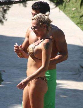 Billur Kalkavan genç kızlara taş çıkarttı