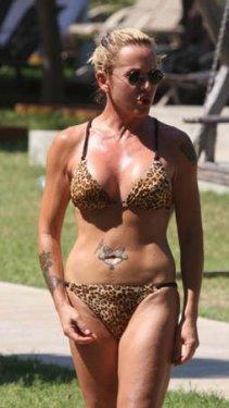 Billur Kalkavan genç kızlara taş çıkarttı