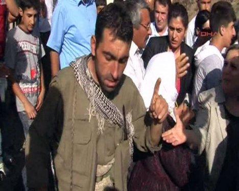 PKK BDP'lilerin yolunu kesti