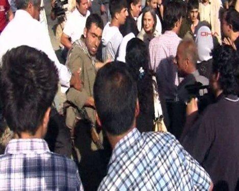 PKK BDP'lilerin yolunu kesti