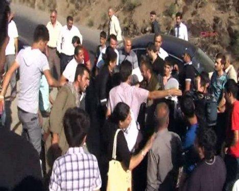 PKK BDP'lilerin yolunu kesti