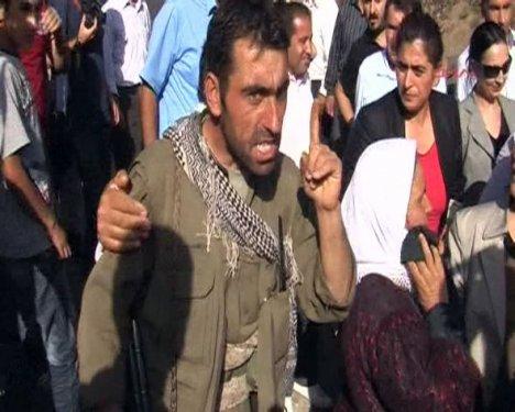 PKK BDP'lilerin yolunu kesti