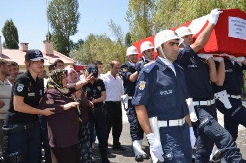 Van'da şehit olan polis memleketine uğurlandı