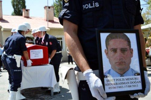 Van'da şehit olan polis memleketine uğurlandı