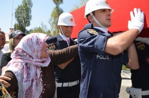 Van'da şehit olan polis memleketine uğurlandı