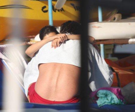 Özgü Namal sevgilisiyle hasret giderdi 