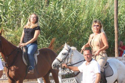  Ahu Tuğba'nın kızı Anjelik Alojton