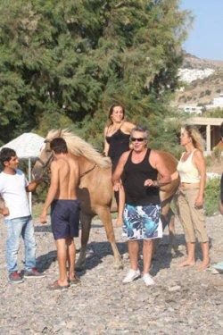  Ahu Tuğba'nın kızı Anjelik Alojton