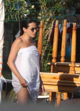 Özgü Namal sevgilisiyle hasret giderdi 