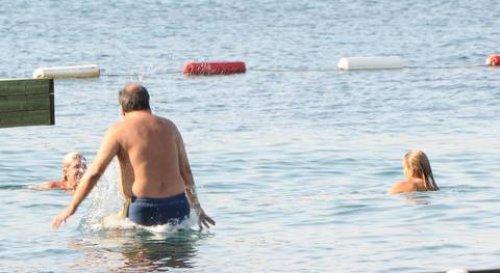 Sibel Turnagöl ve eşinin deniz keyfi 