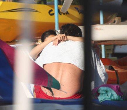 Özgü Namal sevgilisiyle hasret giderdi 