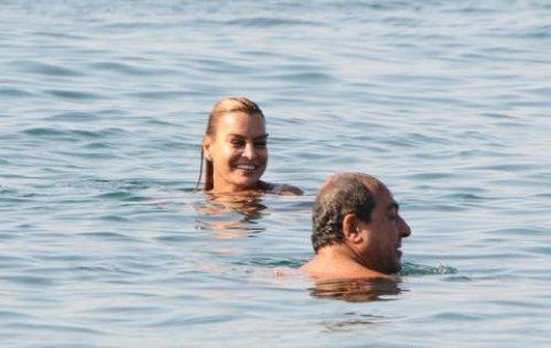 Sibel Turnagöl ve eşinin deniz keyfi 