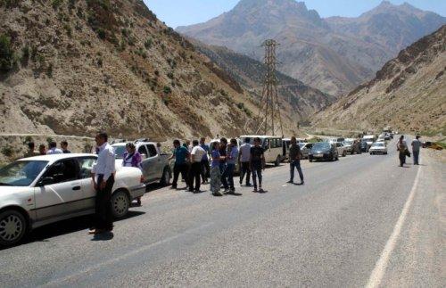 Mayınlı saldırı sonrası Hakkari-Van karayolu