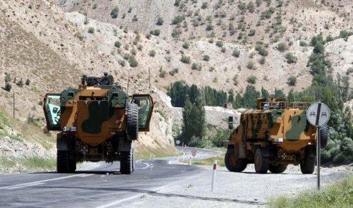 Mayınlı saldırı sonrası Hakkari-Van karayolu