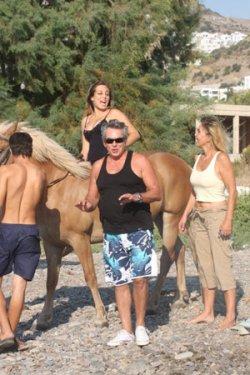  Ahu Tuğba'nın kızı Anjelik Alojton