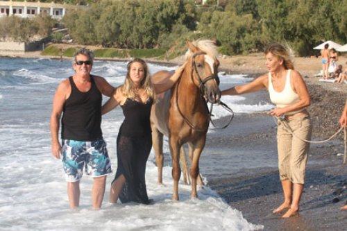  Ahu Tuğba'nın kızı Anjelik Alojton