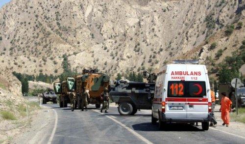 Mayınlı saldırı sonrası Hakkari-Van karayolu