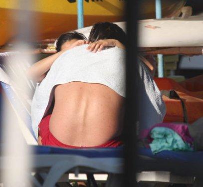 Özgü Namal sevgilisiyle hasret giderdi 