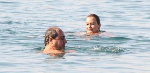 Sibel Turnagöl ve eşinin deniz keyfi 