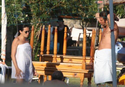 Özgü Namal sevgilisiyle hasret giderdi 