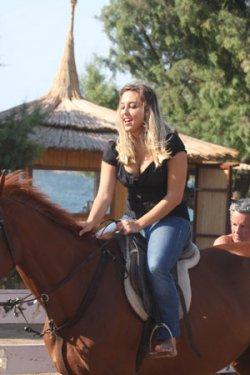  Ahu Tuğba'nın kızı Anjelik Alojton