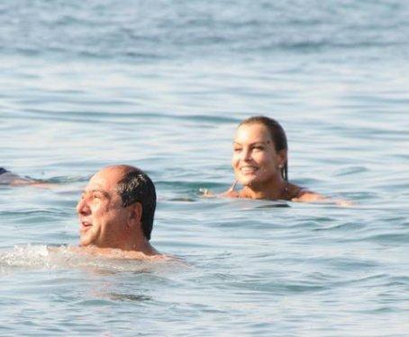 Sibel Turnagöl ve eşinin deniz keyfi 