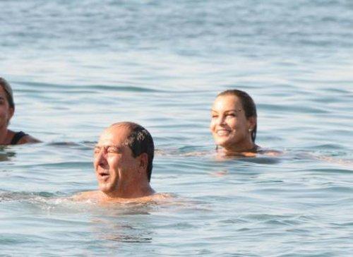 Sibel Turnagöl ve eşinin deniz keyfi 